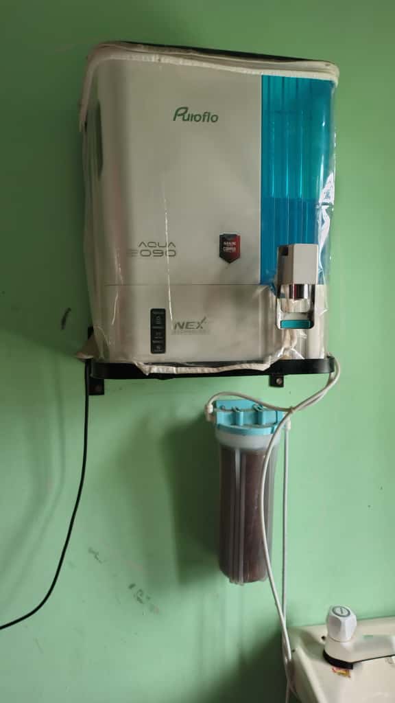 Household water filter cartridge used for staged filtration